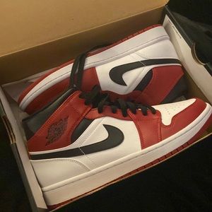 Air Jordan 1 Mid 8.5